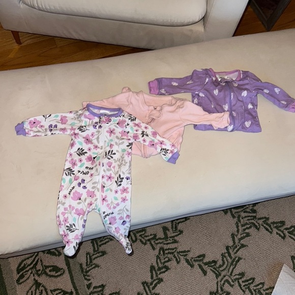 Gerber Other - Newborn onesies lot of 3